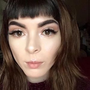 Meet your Posher, Chloe